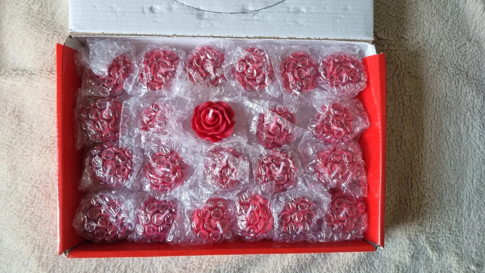 Lot de 22 bougies en forme de rose rouges – Neuves emballées – Décoration & cadeaux invités